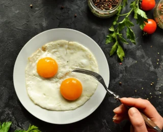 این افراد هرگز نباید هر روز تخم مرغ بخورند!